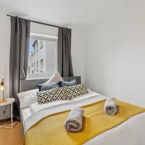 Perfect Location, 2 Min To Main Station Apartament